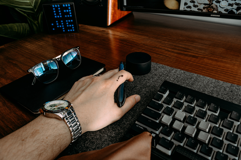 Desk Diver