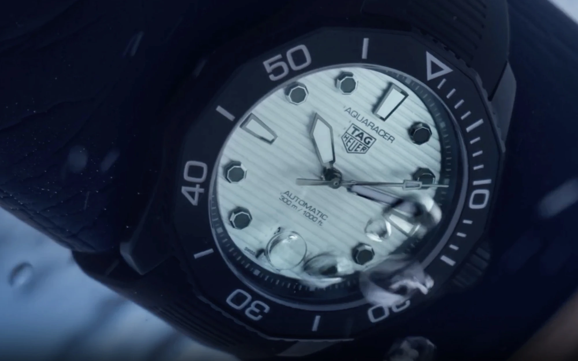 Tag heuer aquaracer professional 300 date nightdiver 3