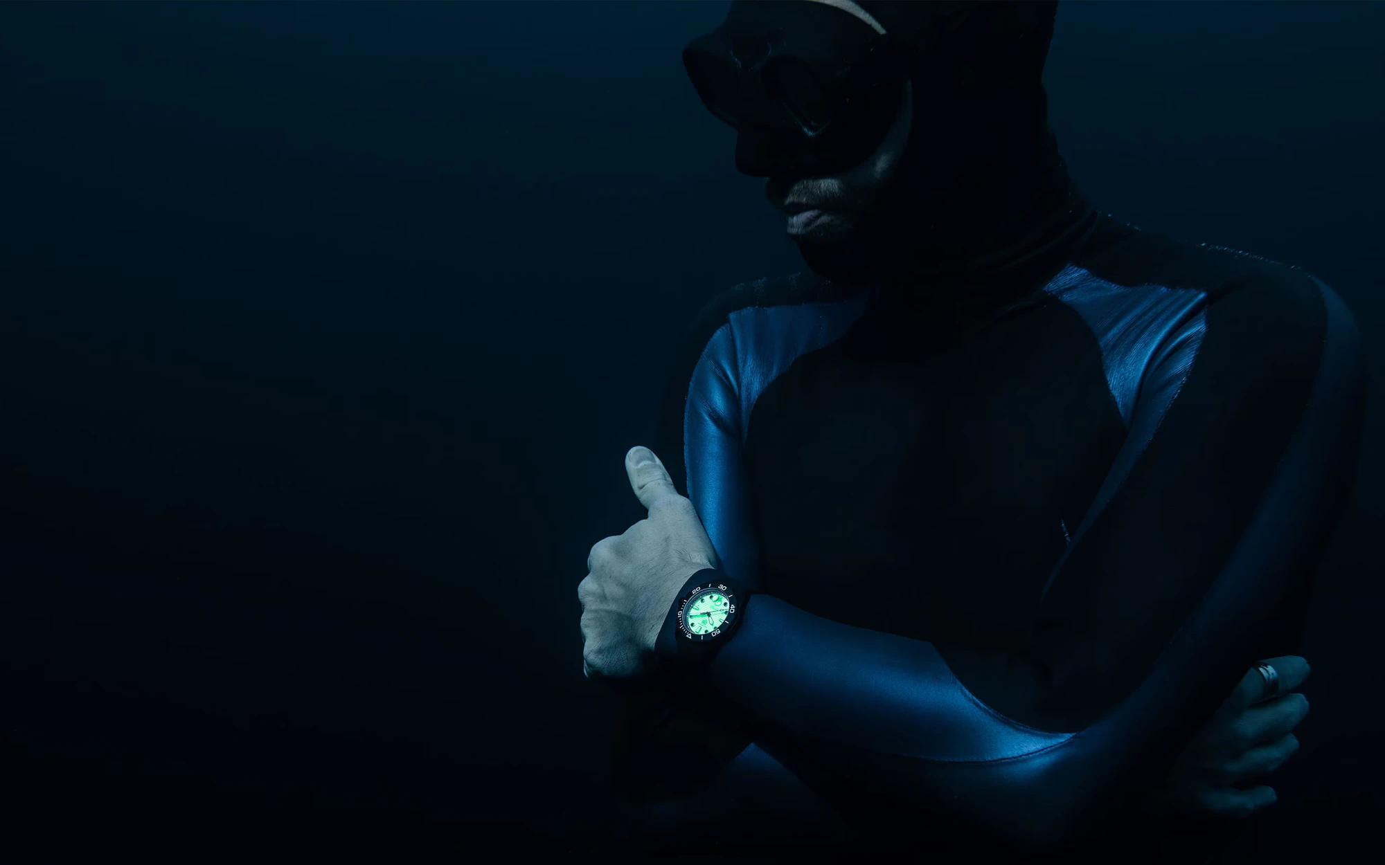 Tag heuer aquaracer professional 300 date nightdiver 6