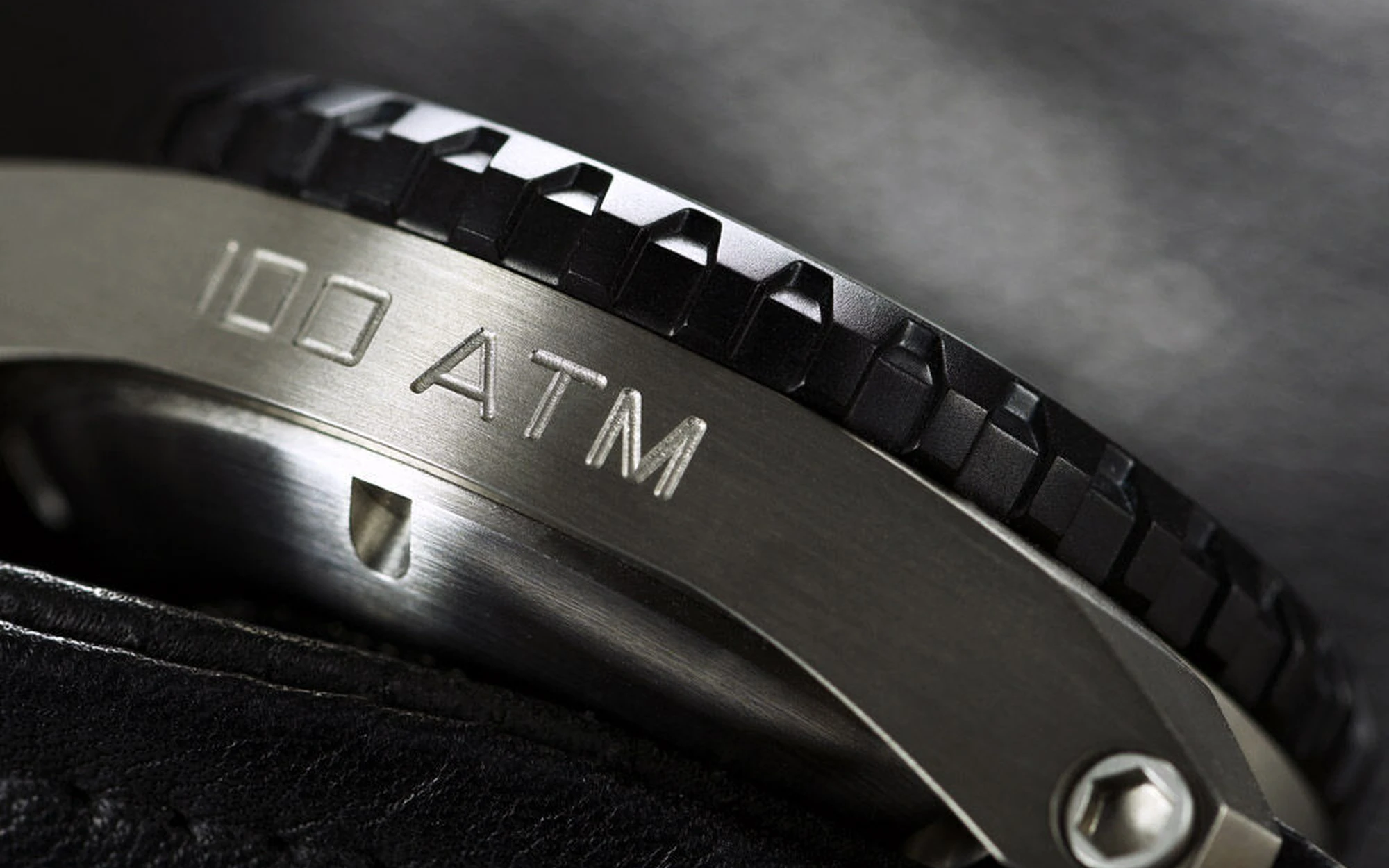 Steinhart triton 1000 titanium diver 3
