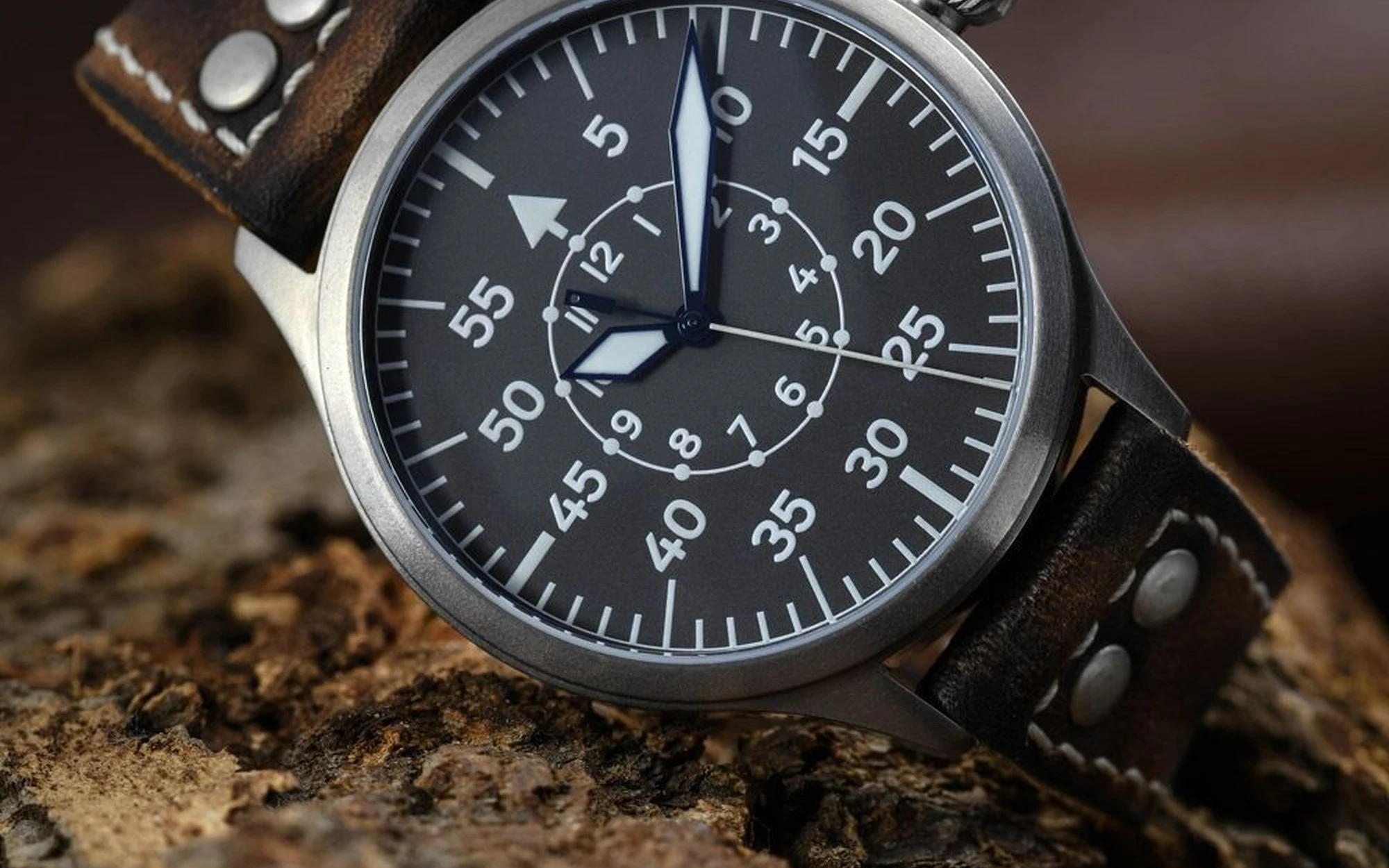 Steinhart nav b uhr 44 titan b muster zentralsekunde 9