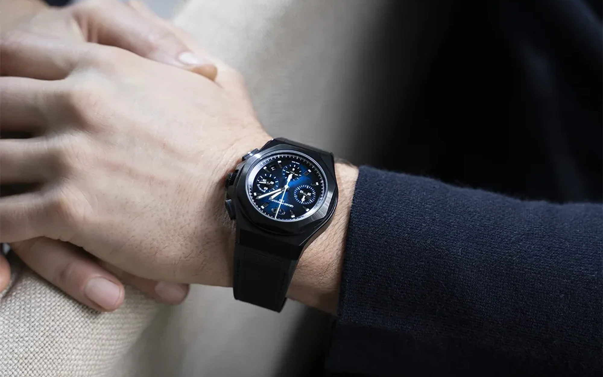 Girard perregaux laureato absolute chronograph 5