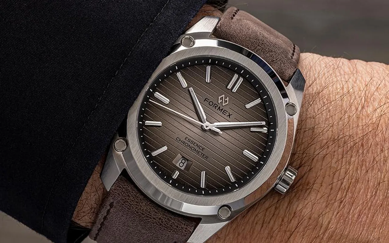 Formex essence fortythree automatic chronometer 12