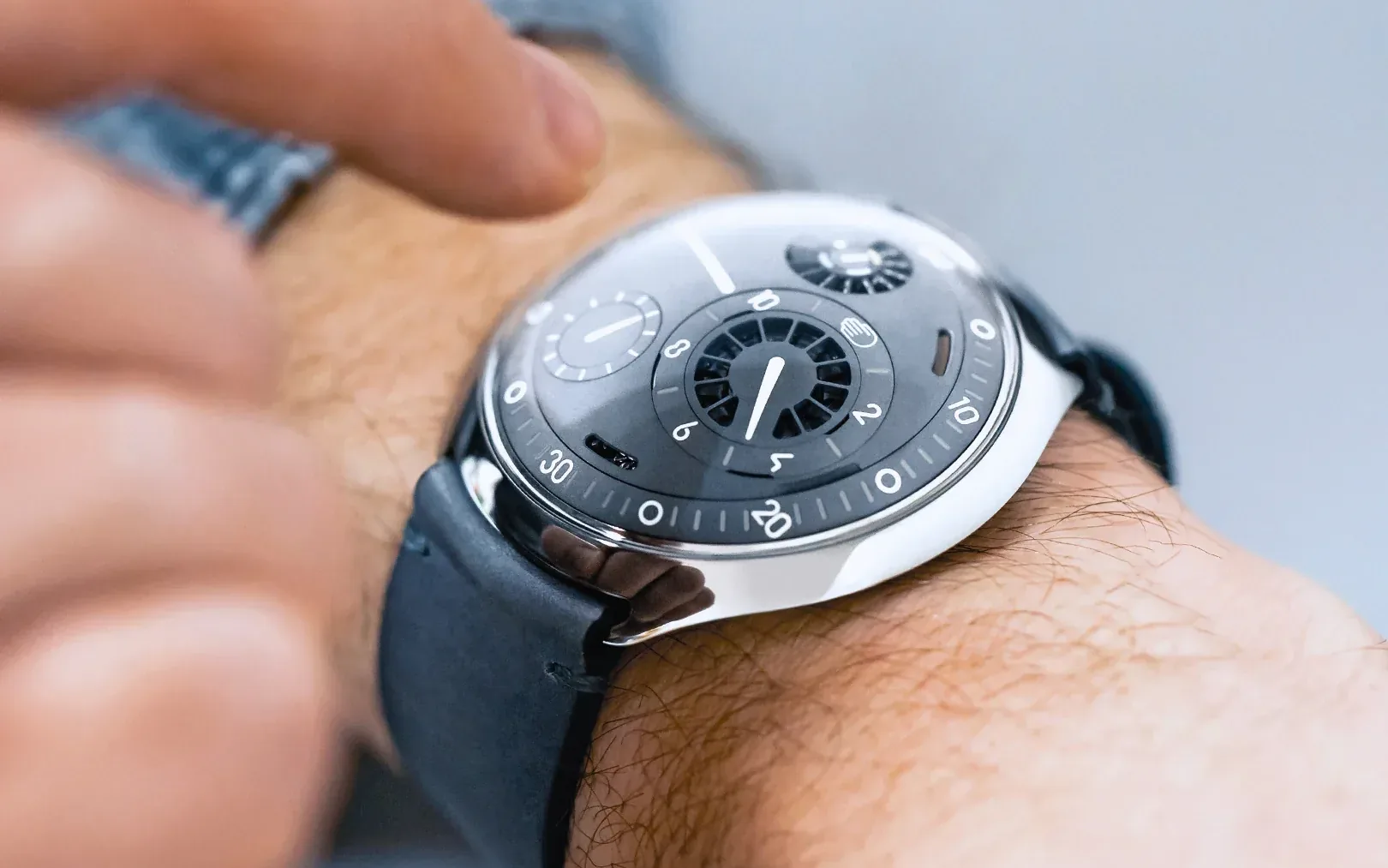 Ressence type 2 anthracite 6