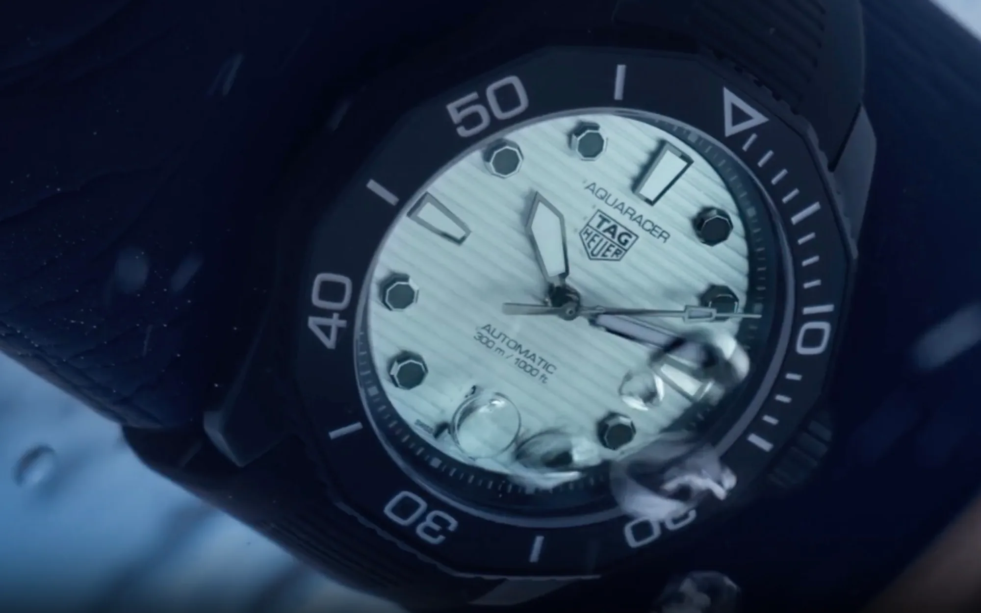 Tag heuer aquaracer professional 300 date nightdiver 3